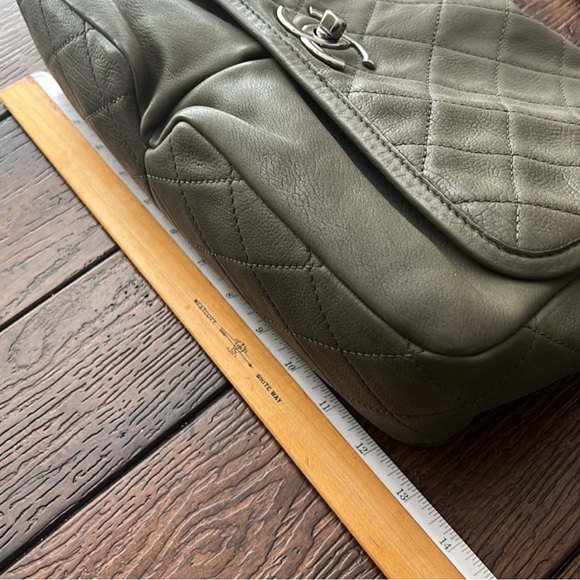 Authentic Chanel Flap Classic Quilted CC Shoulder Chain Bag - Picture 5 of 15